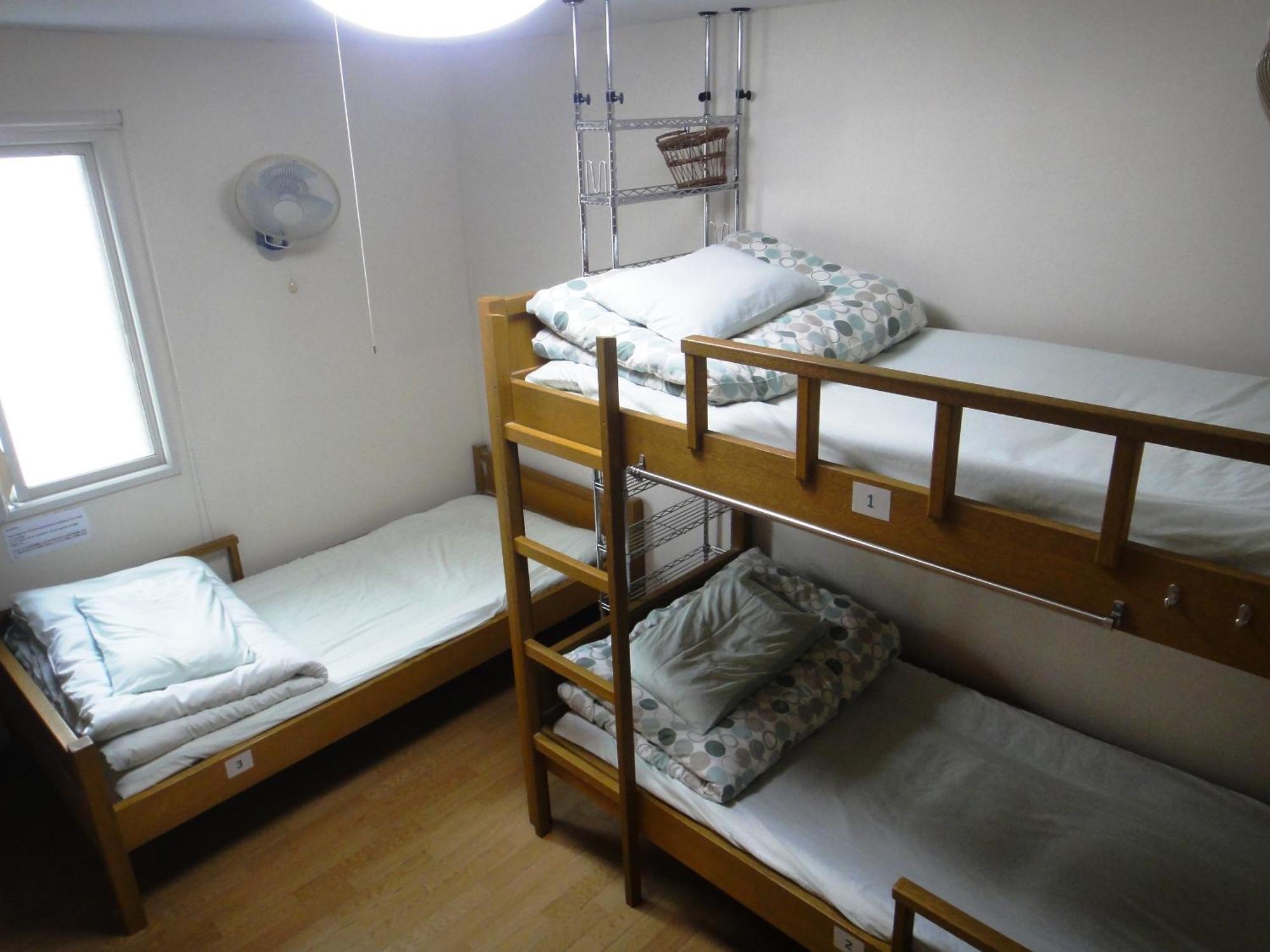 Backpackers Hostel Ino'S Place سابورو الغرفة الصورة